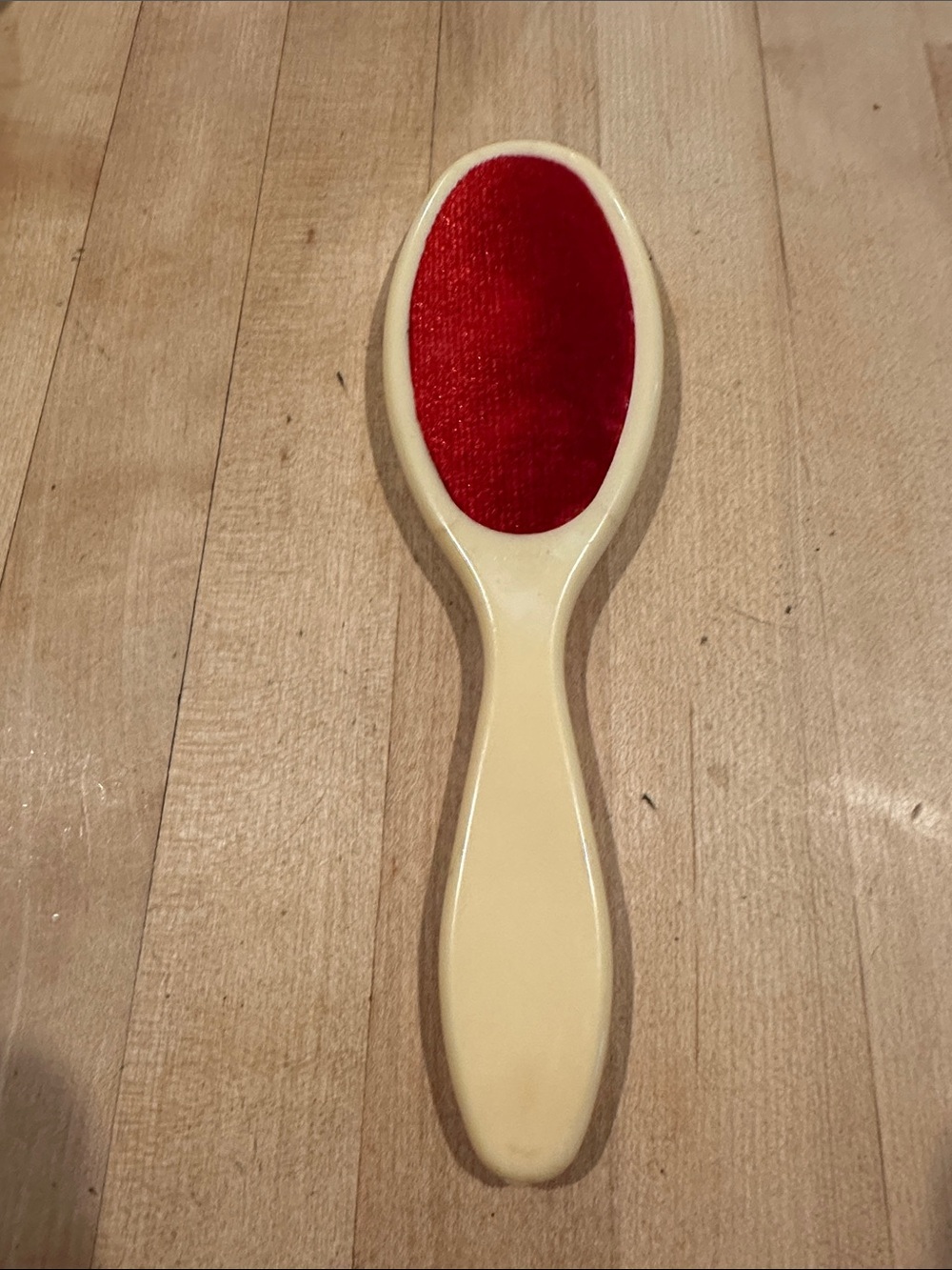 Clean clothes Lint brush with Red Cushion - Beige Handle